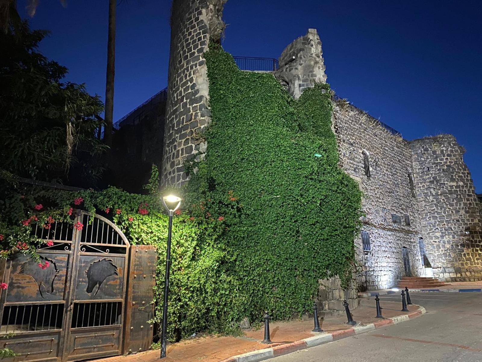 Hotel Dona Castle à Tibériade Extérieur photo